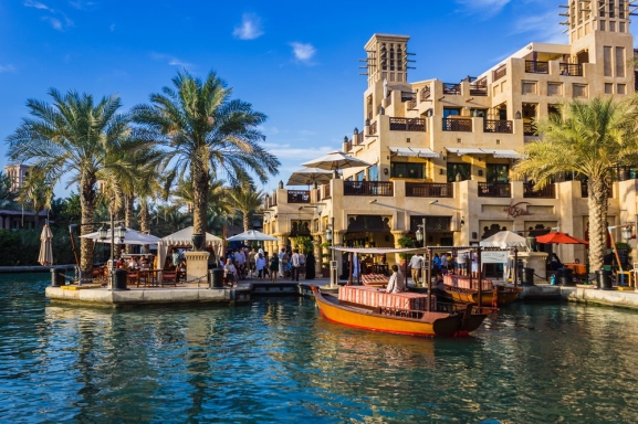A A E: ARBIJAS GRAND TOUR: KUVEITA, BAHREINA, KATARA UN ARBU EMIRTI  DUBAIJA UN AB DAB