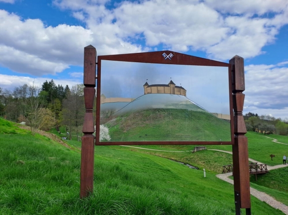 Lietuva: DZKU MEU DZIESMA. KOP AR PROFESORU ANDRI PRIEDI, RELNIEKU RDOLFU STIKUTU UN TROMPETISTU HARIJU LOMELI