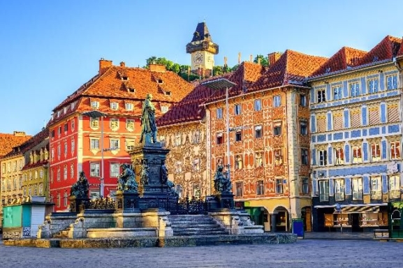 Austrija: GRCA, LIPICAS ZIRGI, TRIJAS VNA CES UN VASARSVTKI DAHTEINAS ALPOS