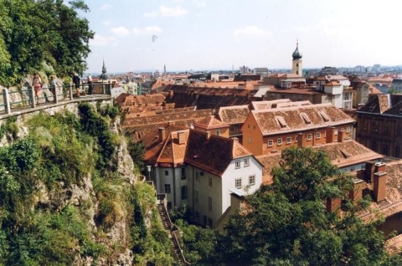 Austrija: GRCA, LIPICAS ZIRGI, TRIJAS VNA CES UN VASARSVTKI DAHTEINAS ALPOS