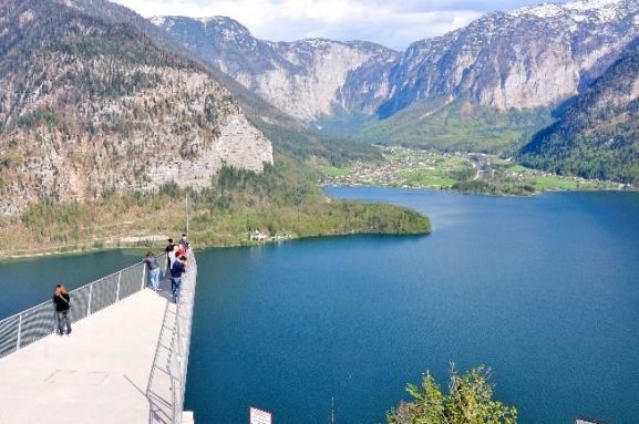 Austrija: GRCA, LIPICAS ZIRGI, TRIJAS VNA CES UN VASARSVTKI DAHTEINAS ALPOS