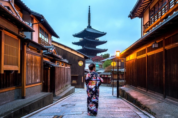 Japāna: JAPĀNAS GRAND TOUR AR HOKAIDO UN KJUSJU SALĀM – NO ZIEDU PAKLĀJIEM UN ŪDENS KASKĀDĒM LĪDZ KŪPOŠIEM VULKĀNIEM UN MAZAJAI JELOUSTONAI