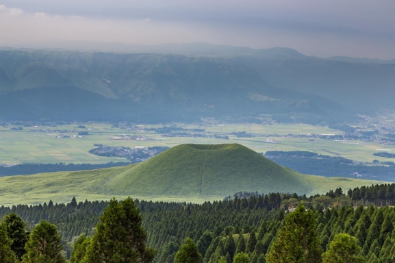 Japāna: JAPĀNAS GRAND TOUR AR HOKAIDO UN KJUSJU SALĀM – NO ZIEDU PAKLĀJIEM UN ŪDENS KASKĀDĒM LĪDZ KŪPOŠIEM VULKĀNIEM UN MAZAJAI JELOUSTONAI