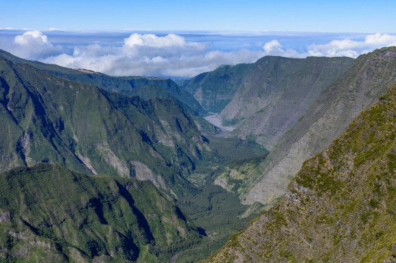 Madagaskara: PĀRSTEIDZOŠĀ REINJONA UN KRĀSAINĀ MADAGASKARA AR NOSY BE SALU – LEMURU UN AKMENS MEŽU ZEME