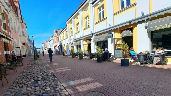 Igaunija: PRNAVAS LA MUZIKLIE PIEDZVOJUMI KOP AR RELNIEKU JNI KARPOVIU, PROFESORU ANDRI PRIEDI UN FLAUTISTI DAINU TREIMANI