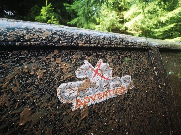 Latvija: RGAS PRSTEIGUMI  IZZINOS BRAUCIENS AR 4X4 AUTOMANM KOP AR NEPIERADINTO VIETU APCEOTJU EDVNU BAUERU