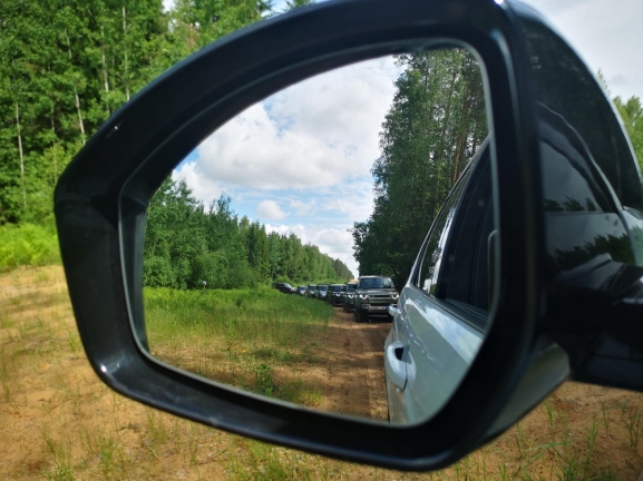 Latvija: RGAS PRSTEIGUMI  IZZINOS BRAUCIENS AR 4X4 AUTOMANM KOP AR NEPIERADINTO VIETU APCEOTJU EDVNU BAUERU