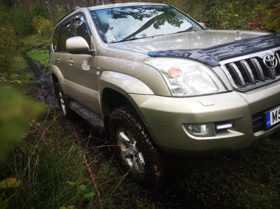 Latvija: RGAS PRSTEIGUMI  IZZINOS BRAUCIENS AR 4X4 AUTOMANM KOP AR NEPIERADINTO VIETU APCEOTJU EDVNU BAUERU