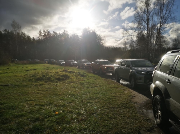 Latvija: RGAS PRSTEIGUMI  IZZINOS BRAUCIENS AR 4X4 AUTOMANM KOP AR NEPIERADINTO VIETU APCEOTJU EDVNU BAUERU