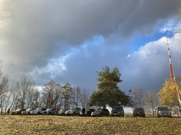 Latvija: RGAS PRSTEIGUMI  IZZINOS BRAUCIENS AR 4X4 AUTOMANM KOP AR NEPIERADINTO VIETU APCEOTJU EDVNU BAUERU