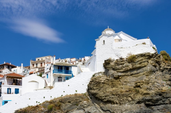 Grieija: <i>MAMMA MIA!</i> DZIESMOTS SKIATHOS UN SKOPELOSAS SALAS, ATNAS UN MTISKIE DELFI