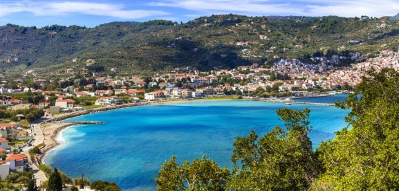 Grieija: <i>MAMMA MIA!</i> DZIESMOTS SKIATHOS UN SKOPELOSAS SALAS, ATNAS UN MTISKIE DELFI